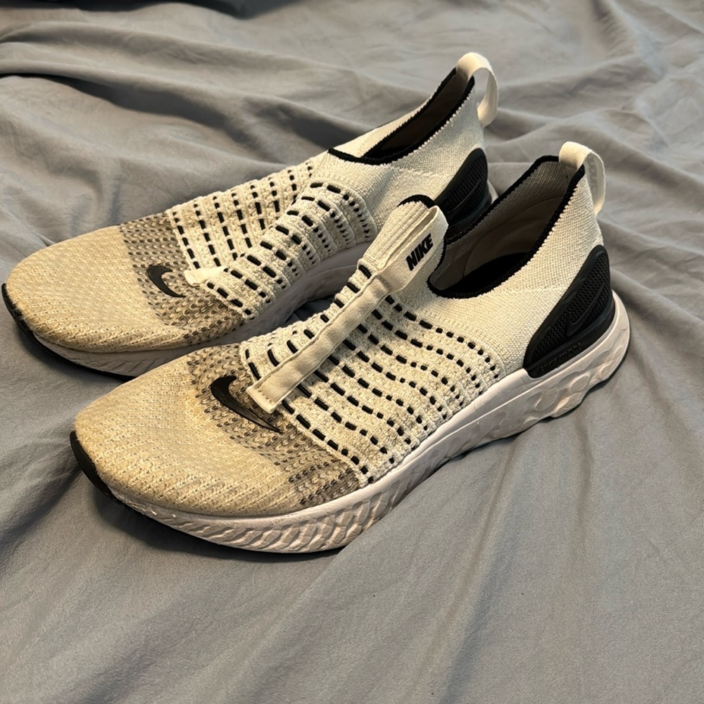Nike Phantom tennis shoes